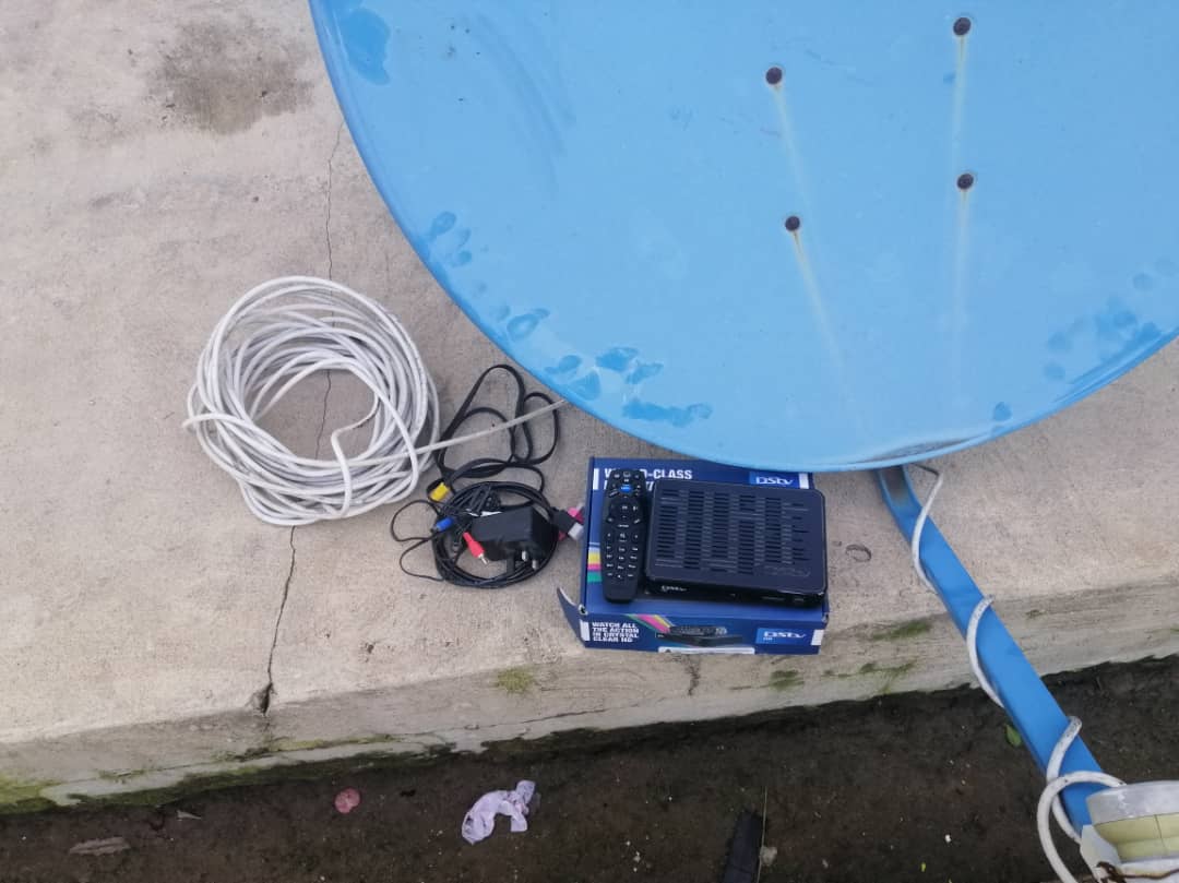 DSTV Dish & Kingamuzi yake for sale