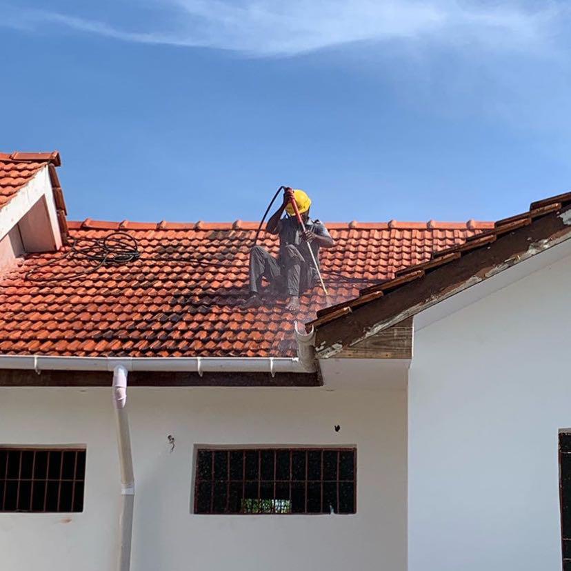Roof cleaning Services