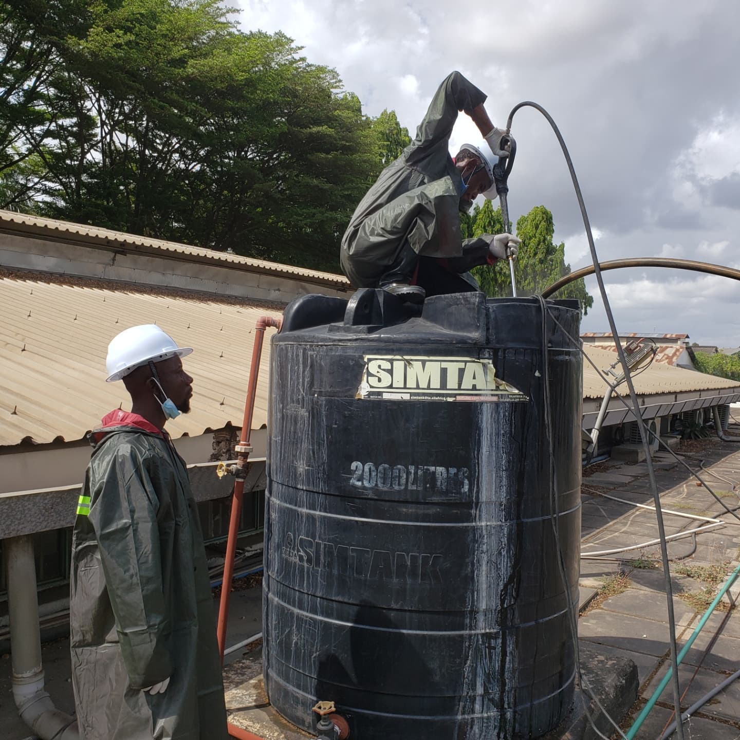 Water tank cleaning