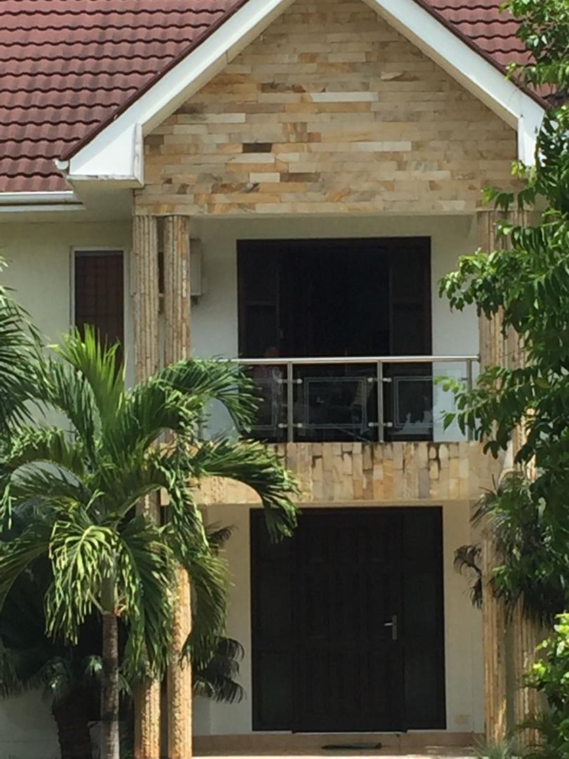 Villa for Rent in Oysterbay